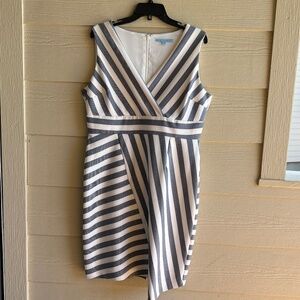 Antonio Melani Sleeveless Knee Length Dress - V-Neck - Empire Waist - SIZE 14